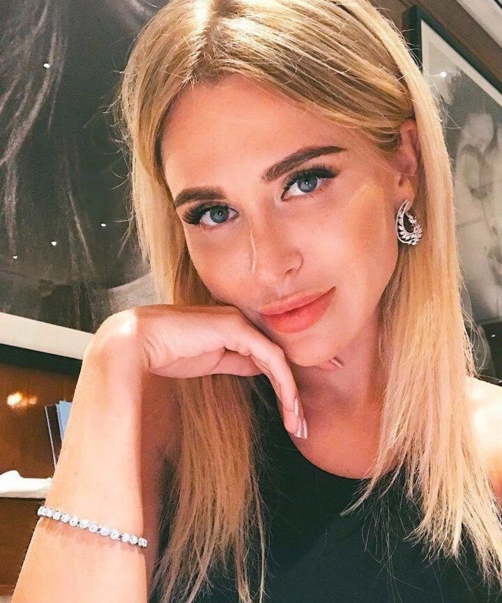 Карина привлекательная девушка из Вольска цена от 3500 руб